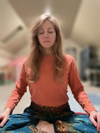 Coach Elizabeth Smithson using meditation tecniques Picture